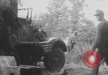 Standbild Deutsche SS (Schutzstaffel) mit dem Tod (Totenkopf) Insignia Frankreich, 1944, aus Sekunde 36 historischem Filmmaterial Videoclip 65675078952
