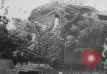 Standbild Deutsche SS (Schutzstaffel) mit dem Tod (Totenkopf) Insignia Frankreich, 1944, aus Sekunde 39 historischem Filmmaterial Videoclip 65675078952