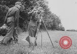 Standbild Deutsche SS (Schutzstaffel) mit dem Tod (Totenkopf) Insignia Frankreich, 1944, aus Sekunde 49 historischem Filmmaterial Videoclip 65675078952
