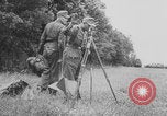 Standbild Deutsche SS (Schutzstaffel) mit dem Tod (Totenkopf) Insignia Frankreich, 1944, aus Sekunde 50 historischem Filmmaterial Videoclip 65675078952