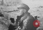 Standbild Deutsche SS (Schutzstaffel) mit dem Tod (Totenkopf) Insignia Frankreich, 1944, aus Sekunde 52 historischem Filmmaterial Videoclip 65675078952