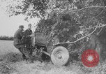 Standbild Deutsche SS (Schutzstaffel) mit dem Tod (Totenkopf) Insignia Frankreich, 1944, aus Sekunde 53 historischem Filmmaterial Videoclip 65675078952
