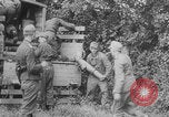 Standbild Deutsche SS (Schutzstaffel) mit dem Tod (Totenkopf) Insignia Frankreich, 1944, aus Sekunde 56 historischem Filmmaterial Videoclip 65675078952