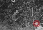 Standbild Deutsche SS (Schutzstaffel) mit dem Tod (Totenkopf) Insignia Frankreich, 1944, aus Sekunde 58 historischem Filmmaterial Videoclip 65675078952