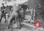 Standbild Deutsche SS (Schutzstaffel) mit dem Tod (Totenkopf) Insignia Frankreich, 1944, aus Sekunde 61 historischem Filmmaterial Videoclip 65675078952