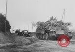 Standbild Deutscher Panther-Panzer Frankreich, 1944, aus Sekunde 21 historischem Filmmaterial Videoclip 65675078953