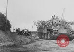 Standbild Deutscher Panther-Panzer Frankreich, 1944, aus Sekunde 22 historischem Filmmaterial Videoclip 65675078953
