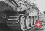 Standbild Deutscher Panther-Panzer Frankreich, 1944, aus Sekunde 42 historischem Filmmaterial Videoclip 65675078953