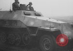 Standbild Die deutschen Truppen kämpfen Alliierten in der Normandie im August 1944 Frankreich, 1944, aus Sekunde 5 historischem Filmmaterial Videoclip 65675078954