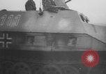 Standbild Die deutschen Truppen kämpfen Alliierten in der Normandie im August 1944 Frankreich, 1944, aus Sekunde 6 historischem Filmmaterial Videoclip 65675078954