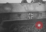 Standbild Die deutschen Truppen kämpfen Alliierten in der Normandie im August 1944 Frankreich, 1944, aus Sekunde 7 historischem Filmmaterial Videoclip 65675078954