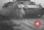 Standbild Die deutschen Truppen kämpfen Alliierten in der Normandie im August 1944 Frankreich, 1944, aus Sekunde 9 historischem Filmmaterial Videoclip 65675078954