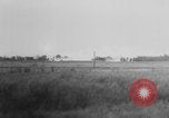 Standbild Die deutschen Truppen kämpfen Alliierten in der Normandie im August 1944 Frankreich, 1944, aus Sekunde 14 historischem Filmmaterial Videoclip 65675078954