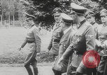 Standbild Hitler-Treffen in der Wolfsschanze Gierloz Preußen, 1943, aus Sekunde 11 historischem Filmmaterial Videoclip 65675078956