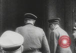Standbild Hitler-Treffen in der Wolfsschanze Gierloz Preußen, 1943, aus Sekunde 17 historischem Filmmaterial Videoclip 65675078956