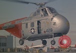 Standbild Sikorsky H-19 Chickasaw Hubschrauber fliegen Keflavik Reykjanes Island, 1956, aus Sekunde 25 historischem Filmmaterial Videoclip 65675078962