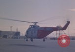 Standbild Sikorsky H-19 Chickasaw Hubschrauber fliegen Keflavik Reykjanes Island, 1956, aus Sekunde 29 historischem Filmmaterial Videoclip 65675078962