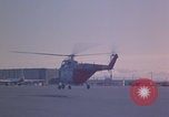 Standbild Sikorsky H-19 Chickasaw Hubschrauber fliegen Keflavik Reykjanes Island, 1956, aus Sekunde 31 historischem Filmmaterial Videoclip 65675078962