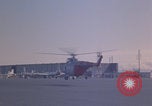 Standbild Sikorsky H-19 Chickasaw Hubschrauber fliegen Keflavik Reykjanes Island, 1956, aus Sekunde 33 historischem Filmmaterial Videoclip 65675078962
