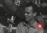 Standbild US Luft Kräfte Vorbereitung Guadalcanal Salomonen, 1943, aus Sekunde 47 historischem Filmmaterial Videoclip 65675078972