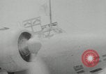 Standbild US Luft Kräfte Vorbereitung Guadalcanal Salomonen, 1943, aus Sekunde 62 historischem Filmmaterial Videoclip 65675078972