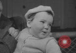 Immagine di Guerra britannico Spose in Viaggio per gli Stati Uniti New York City USA, 1946, secondo 12 filmato di repertorio 65675078991