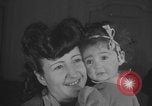 Immagine di Guerra britannico Spose in Viaggio per gli Stati Uniti New York City USA, 1946, secondo 18 filmato di repertorio 65675078991