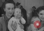Immagine di Guerra britannico Spose in Viaggio per gli Stati Uniti New York City USA, 1946, secondo 21 filmato di repertorio 65675078991