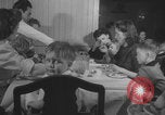 Immagine di Guerra britannico Spose in Viaggio per gli Stati Uniti New York City USA, 1946, secondo 27 filmato di repertorio 65675078991