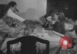 Immagine di Guerra britannico Spose in Viaggio per gli Stati Uniti New York City USA, 1946, secondo 28 filmato di repertorio 65675078991