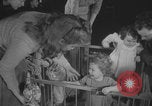 Immagine di Guerra britannico Spose in Viaggio per gli Stati Uniti New York City USA, 1946, secondo 33 filmato di repertorio 65675078991