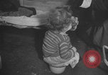 Immagine di Guerra britannico Spose in Viaggio per gli Stati Uniti New York City USA, 1946, secondo 36 filmato di repertorio 65675078991