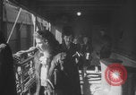 Immagine di Guerra britannico Spose in Viaggio per gli Stati Uniti New York City USA, 1946, secondo 43 filmato di repertorio 65675078991