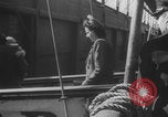 Immagine di Guerra britannico Spose in Viaggio per gli Stati Uniti New York City USA, 1946, secondo 48 filmato di repertorio 65675078991