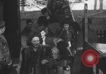 Immagine di Guerra britannico Spose in Viaggio per gli Stati Uniti New York City USA, 1946, secondo 49 filmato di repertorio 65675078991