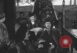 Immagine di Guerra britannico Spose in Viaggio per gli Stati Uniti New York City USA, 1946, secondo 50 filmato di repertorio 65675078991