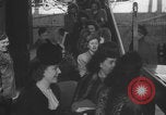 Immagine di Guerra britannico Spose in Viaggio per gli Stati Uniti New York City USA, 1946, secondo 51 filmato di repertorio 65675078991