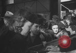 Immagine di Guerra britannico Spose in Viaggio per gli Stati Uniti New York City USA, 1946, secondo 54 filmato di repertorio 65675078991