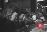 Immagine di Guerra britannico Spose in Viaggio per gli Stati Uniti New York City USA, 1946, secondo 55 filmato di repertorio 65675078991