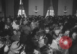 Immagine di Guerra britannico Spose in Viaggio per gli Stati Uniti New York City USA, 1946, secondo 56 filmato di repertorio 65675078991
