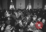 Immagine di Guerra britannico Spose in Viaggio per gli Stati Uniti New York City USA, 1946, secondo 57 filmato di repertorio 65675078991