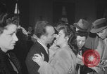 Immagine di Guerra britannico Spose in Viaggio per gli Stati Uniti New York City USA, 1946, secondo 60 filmato di repertorio 65675078991