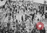 Immagine di Affollata strada commerciale Finlandia, 1971, secondo 4 filmato di repertorio 65675079019