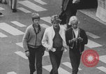 Immagine di Affollata strada commerciale Finlandia, 1971, secondo 9 filmato di repertorio 65675079019