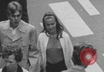Immagine di Affollata strada commerciale Finlandia, 1971, secondo 11 filmato di repertorio 65675079019