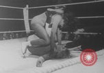 Immagine di Le donne britanniche lottano Regno Unito, 1971, secondo 32 filmato di repertorio 65675079025