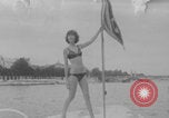 Standbild Französische Bikini Model Paris Frankreich, 1971, aus Sekunde 1 historischem Filmmaterial Videoclip 65675079026
