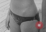 Standbild Französische Bikini Model Paris Frankreich, 1971, aus Sekunde 7 historischem Filmmaterial Videoclip 65675079026