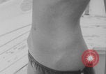 Standbild Französische Bikini Model Paris Frankreich, 1971, aus Sekunde 8 historischem Filmmaterial Videoclip 65675079026