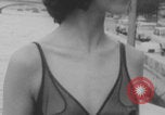Standbild Französische Bikini Model Paris Frankreich, 1971, aus Sekunde 13 historischem Filmmaterial Videoclip 65675079026